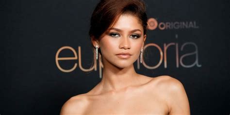 chicas enseñando las bragas|Zendaya enseña las bragas con una falda transparente en la。